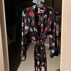 Hot kiss bath robe small